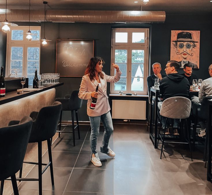 Laura beim Tasting