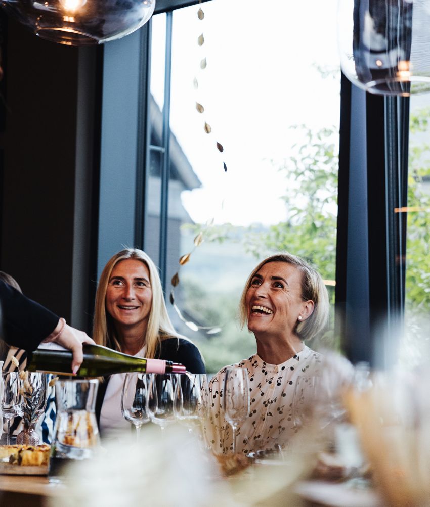 Wein wird eingeschenkt